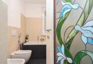A bathroom at Appartamento in Villa a 5 KM dal mare