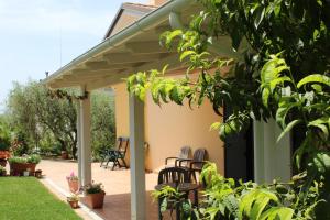 A garden outside Villa Lucia B&B