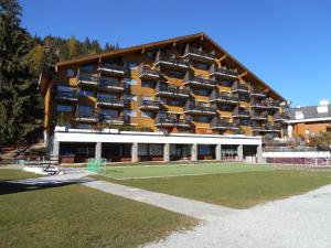 Budova, kde se apartmán nachází + 15 fotografií