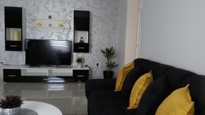 TV a/nebo společenská místnost v ubytování Apartmani Stijepovic