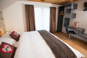 Posteľ alebo postele v izbe v ubytovaní Hotel Roggerli