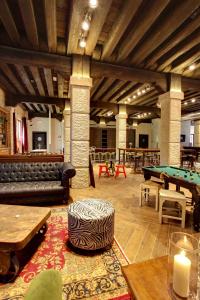 A seating area at Generator Venice