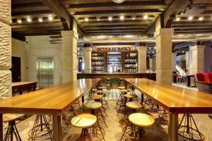 The lounge or bar area at Generator Venice