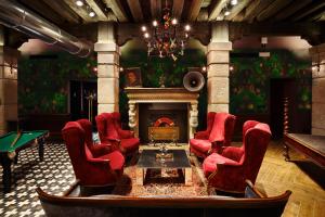 A seating area at Generator Venice