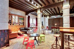 A seating area at Generator Venice