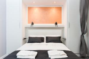 A bed or beds in a room at Brunelleschi Holidays Hostel