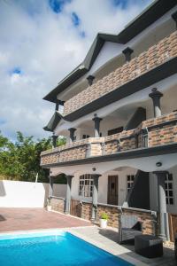 Hồ bơi trong/gần Villa Canne Rouge