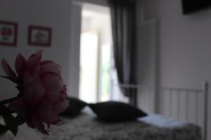 A bed or beds in a room at Villa Lucia B&B