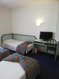 Gallery image of Hôtel de Nevers in Lourdes +27 photos