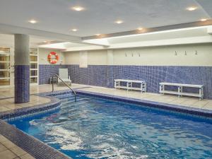 Bazén v ubytování BQ Apolo Hotel nebo v jeho okolí