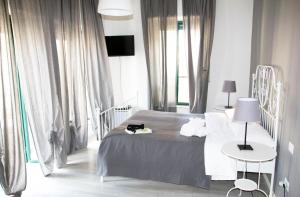 a bedroom with a bed with a cat sitting on it at Del Toscano Home in Catania