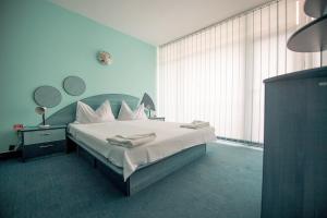 a bedroom with a large bed with a large window at Hotel Cristal in Jupiter +23 photos