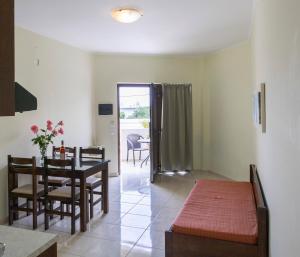 Foto da galeria de Sandy Suites em Kalamaki