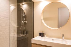 a bathroom with a sink and a mirror at L'Opéra - Bel appartement au pied du Capitole in Toulouse