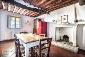 Galería fotográfica de Accogliente alloggio con vista e piscina en Lucca