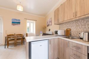 Kuchyň nebo kuchyňský kout v ubytování MarGreCo in Garitsa