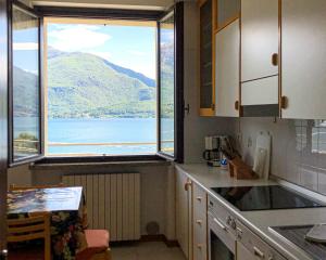 Afbeelding uit fotogalerij van Villa Moretta Lake Como in Domaso