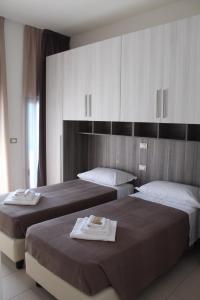 two beds in a hotel room with two beds sidx sidx sidx at Time Out ApartHotel in Casalecchio di Reno