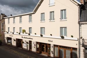 a hotel on the side of a street at Les Ambassadeurs Hotel - Logis in Souillac