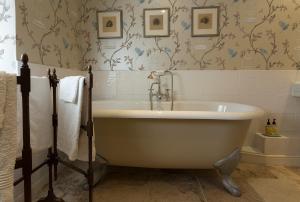 Gallery image of Thistleyhaugh farmhouse in Longhorsley +13 photos