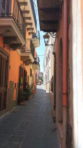 The surrounding neighborhood or a neighborhood close to the holiday home