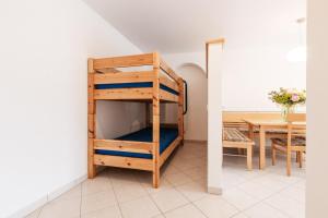 Palanda nebo palandy na pokoji v ubytování Bertoldihof