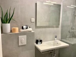 Koupelna v ubytování Deluxe Suites Mandić