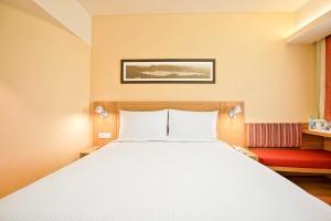 Ibis Chennai OMR - An Accor Brand客房内的一张或多张床位
