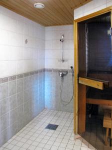 Kylpyhuone majoituspaikassa Himoshovi Cottages