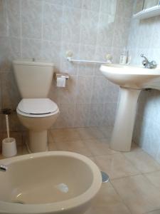 A bathroom at Casa en Ribeira Sacra