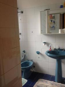 a bathroom with a sink and a toilet at Cilento e mare in Rodio