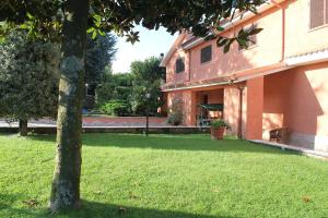 Aed väljaspool majutusasutust Il sottosopra