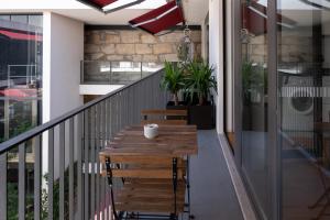 Un balcón o terraza de Casas do Teatro