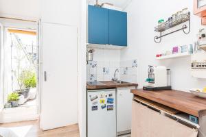 Kuhinja ili čajna kuhinja u objektu TinyHouse Inn Saint-Germain-des-Près