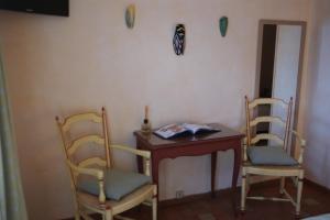 תמונה מהגלריה של Auberge des Glycines בפורקרול