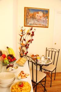 Jedlo v ubytovaní bed & breakfast alebo blízkom okolí