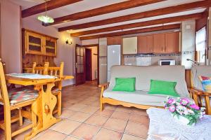 Kuchyňa alebo kuchynka v ubytovaní Apartamentos Salardu III