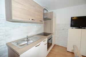 Køkken eller tekøkken på Brane & Jaka Apartments + 63 billeder