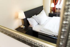 Cama ou camas em um quarto em SCSK Żurawia