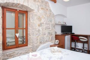 Postel nebo postele na pokoji v ubytování Oldhouse Tučepi