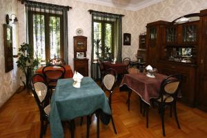 Restoran või mõni muu söögikoht majutusasutuses Bloom Boutique Hotel