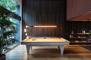 a wooden table topped with a wooden table top at Sir Victor Hotel in Barcelona