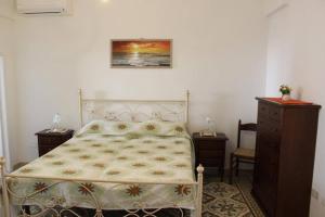 a bedroom with a bed and a dresser at A Casa di Anna in Specchia