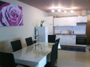 Η κουζίνα ή μικρή κουζίνα στο flats-4u - Cosy, quiet & clean flats in the city ( Apt. 11 )