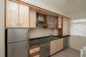 Kuchyň nebo kuchyňský kout v ubytování AMPLIO APARTAMENTO EN BURELA + 11 fotografií