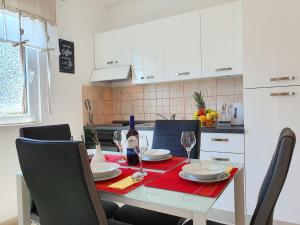 Kuchyň nebo kuchyňský kout v ubytování Apartment Tihana