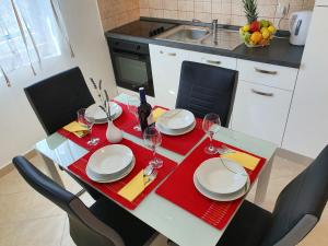 Kuchyň nebo kuchyňský kout v ubytování Apartment Tihana
