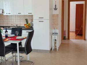 Kuchyň nebo kuchyňský kout v ubytování Apartment Tihana