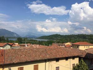 a view of a town with houses and a lake at casa accogliente vista lago in Alserio