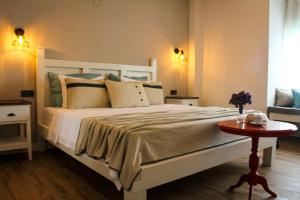 A bed or beds in a room at Bi Salkım Bozcaada Otel